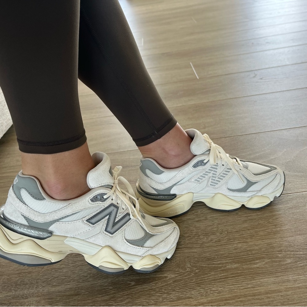 New Balance 9060 Sneaker Size 8 Womens